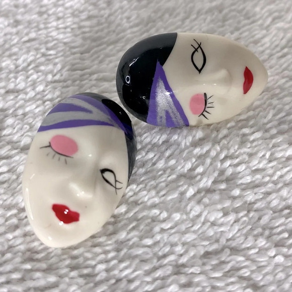 Vintage Painted Plastic Flapper Mask Pierced Earrings - Picture 3 of 7